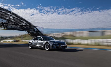 Probamos el Audi RS e-tron GT en circuito y sacamos el máximo partido en pista a este sorprendente coche eléctrico