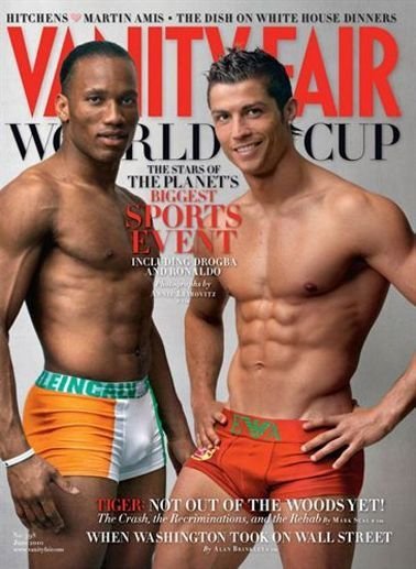 Cristiano Ronaldo luciendo abdominales (y paquete) en la portada de Vanity Fair