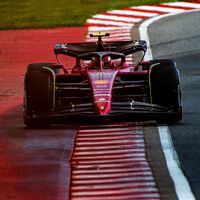 Carlos Sainz se volvió a quedar a un segundo de estrenarse en F1 y ya está a menos de una carrera de Charles Leclerc 