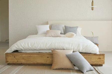 Vestimos nuestra cama de verano: sábanas, colchas y edredones de diseños frescos para dormir sin pasar calor