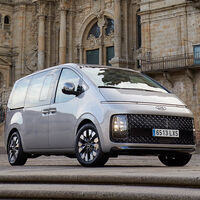 El Hyundai Staria ya tiene precios: el futurista monovolumen de nueve plazas es 6.000 euros más barato que el Mercedes Clase V