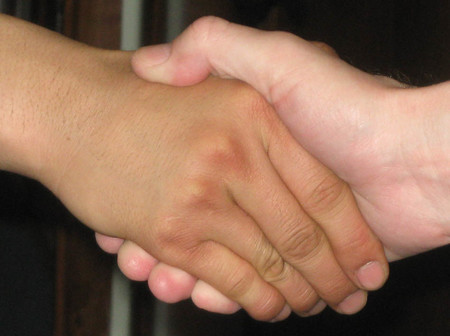Para considerar a alguien como un amigo debes de pasar al menos 90 horas con él