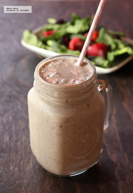 Smoothie de frutos rojos y espinacas. Receta saludable