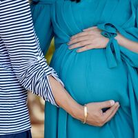 Una mujer dio a luz tras recibir un trasplante de útero de su madre: primer caso en Francia  