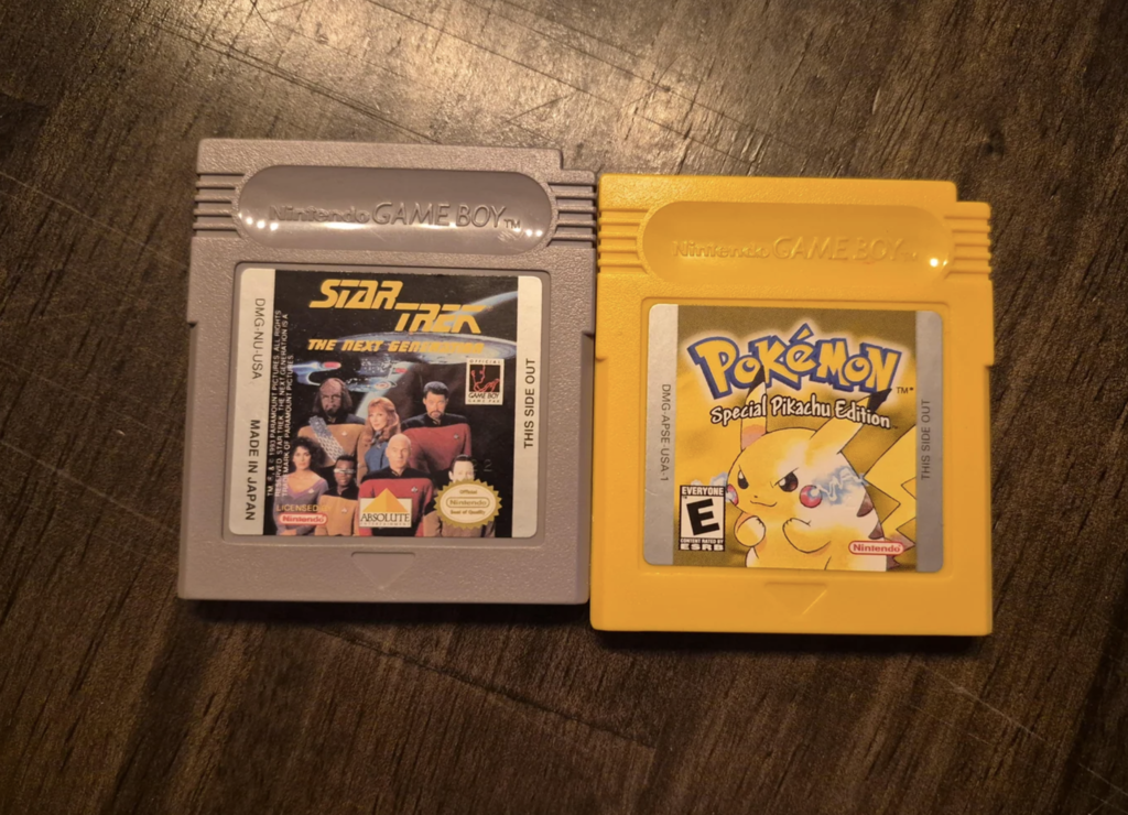 Una pareja compra una casa para reformarla y, para su sorpresa, encuentra una colección completa de juegos de Game Boy debajo de la cama, además de otros tesoros retro en el resto de la casa