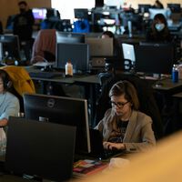 Una de cada tres empresas donde se teletrabaja planea volver a las oficinas en 2026. Su excusa: empleados más productivos y hasta felices 