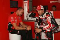 Carlos Checa no podrá terminar la temporada por una fractura en la cadera