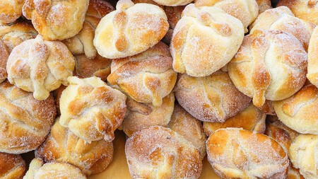 Cómo hacer pan de muerto de guayaba para 10 personas, ideal para acompañar con una bebida calientita