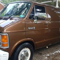 Las camionetas de espionaje sí existen y te puedes hacer de una en una subasta