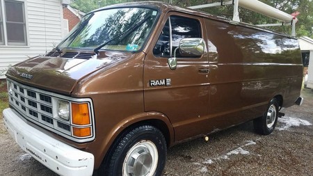 Las camionetas de espionaje sí existen y te puedes hacer de una en una subasta