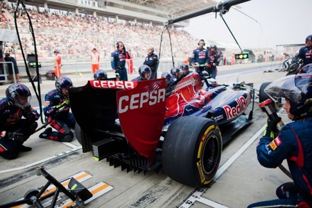 Pirelli quiere tener más paradas en boxes para 2013