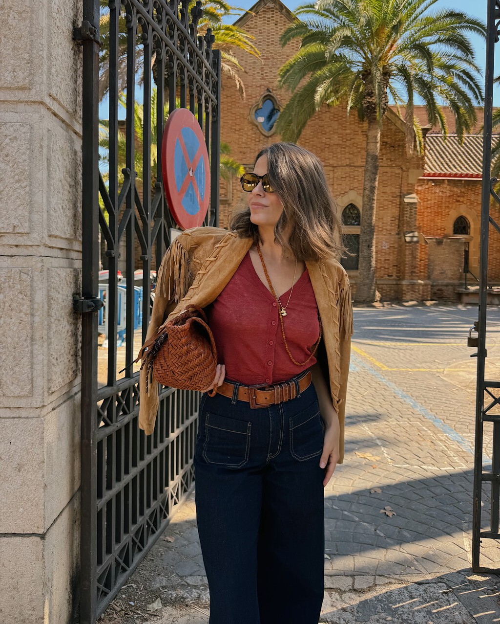 Cómo combinar los jeans y las blazer en 2025: la tendencia del color de los zapatos es clave 