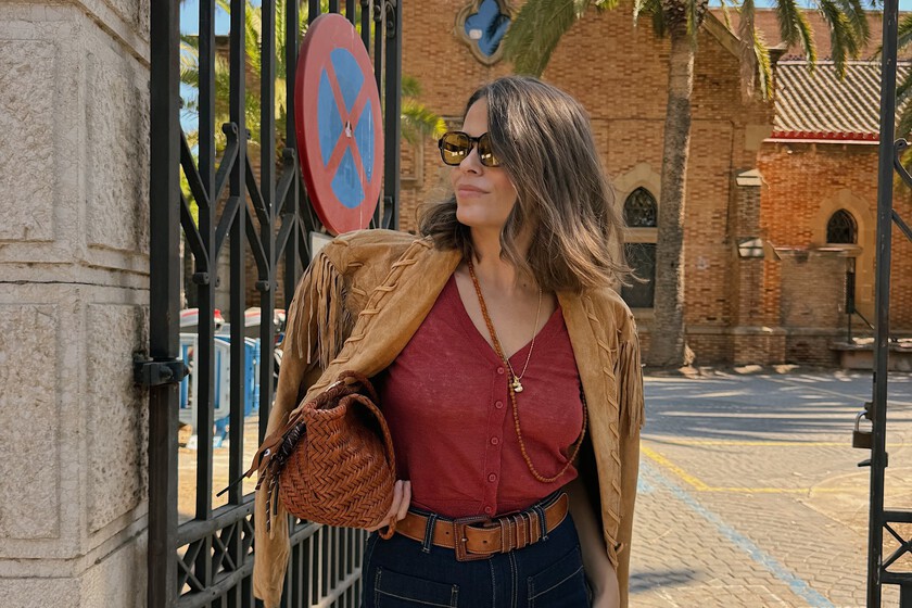 Cómo combinar los jeans y las blazer en 2025: la tendencia del color de los zapatos es clave