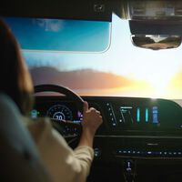 El parasol es la única pieza del coche que no ha cambiado en un siglo, pero esta empresa ha tenido una idea: convertirla en otra pantalla más
