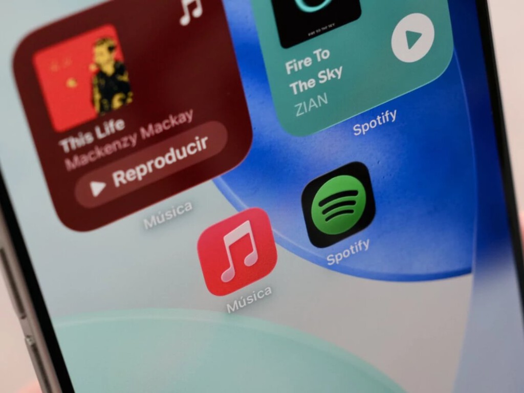 Spotify añade por fin el audio sin pérdida para planes Premium. Solo lo ha hecho cuatro años después que Apple Music y, además, es peor 