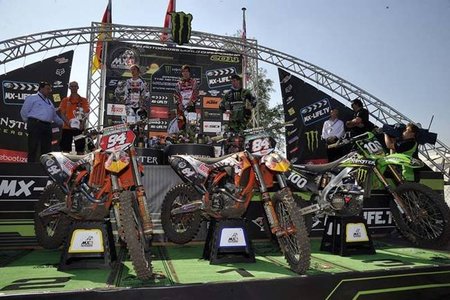 Podium MX2