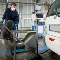 Prueba de emisiones de la ITV: todo lo que hay que revisar en el coche para evitar un suspenso