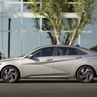 Amplio sedán compacto con motor híbrido y 7 años de garantía en México. Rinde hasta 1,201 km por tanque y es alternativa de Prius 