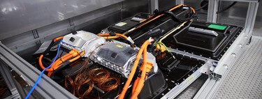 Los cátodos más usados en las baterías para coches eléctricos: una 'batalla' a tres bandas con pros y contras