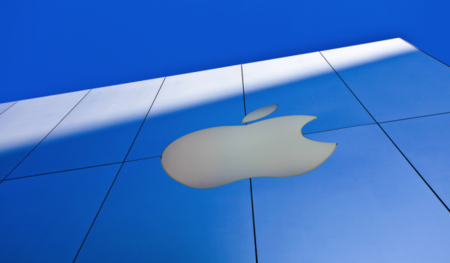 Siguen los planes de Angela Ahrendts: relocalizar empleados a China y cambiar de uniforme