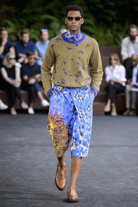 Issey Miyake Primavera-Verano 2016 "La naturaleza invade las prendas"