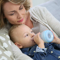 Nacen más bebés que nunca de madres mayores de 45 años en España