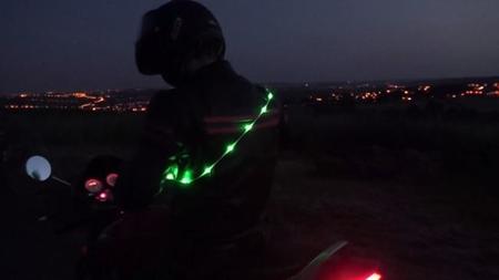 Segunda luz en el casco, cinturon de LED, más propuestas para aumentar la visibilidad