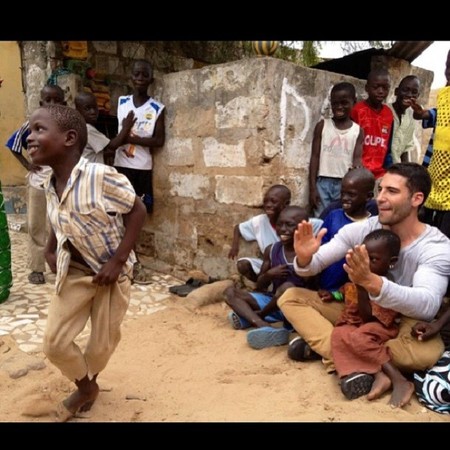 Miguel Ángel Silvestre vuelve a regalar sonrisas en Senegal