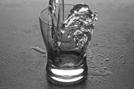 Se comprueba por primera vez que beber agua ayuda a adelgazar