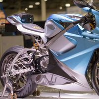 Ya hay una moto que usa inteligencia artificial. Ahorra una burrada de peso y abre la puerta a posibilidades infinitas