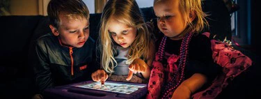 La cantidad de horas que los niños usan el móvil está relacionada con el dinero que tienen sus padres, según un estudio