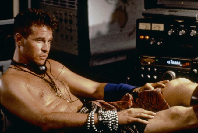 Despidieron a su director y este se coló disfrazado de perro mutante en el rodaje. Ocurrió en un fiasco de ciencia ficción con Val Kilmer, La isla del Dr. Moreau