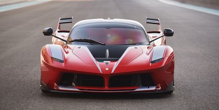 Este Ferrari FXX-K y otros 39 supercoches se subastarán en el GP de Abu Dhabi a un precio astronómico