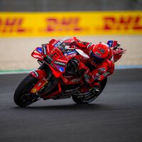 Marc Márquez se queda la primera pole position de Balaton Park y una caída destroza el Gran Premio de Pedro Acosta 