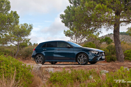 Probamos el Mercedes-Benz A 250e: un híbrido enchufable que convence por autonomía y consumo, pero no por dinamismo