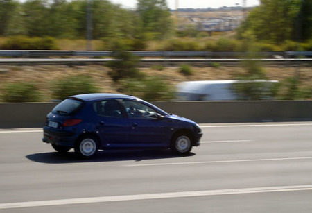 Peugeot 206 en autopista