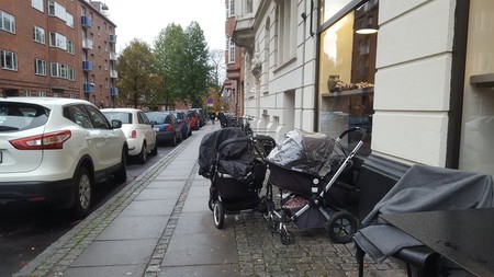 ¿Por qué los padres dejan a sus bebés en los cochecitos en la puerta de las tiendas en los países nórdicos?