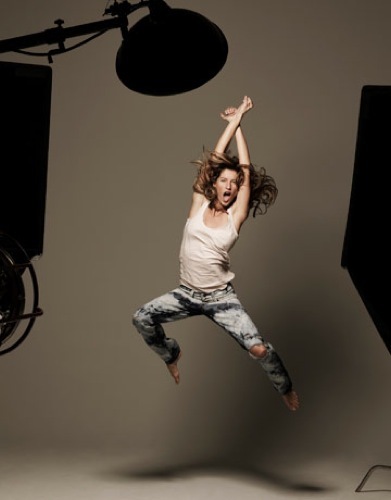 Foto de Gisele Bundchen en la portada de abril de Harper's Bazaar  (2/10)