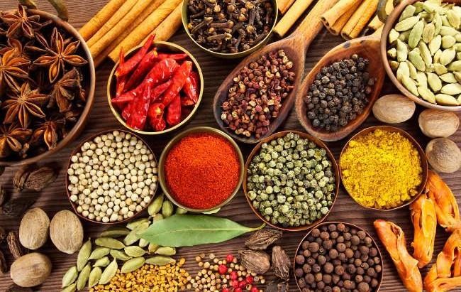 Cuatro buenas razones para consumir más hierbas y especias si quieres perder peso.