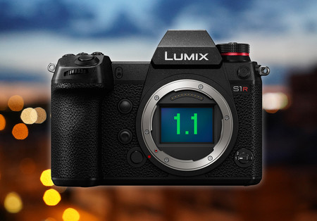Las Panasonic Lumix S1 y S1R se renuevan con el firmware 1.1 que traerá mejoras en el enfoque y la estabilización de imagen