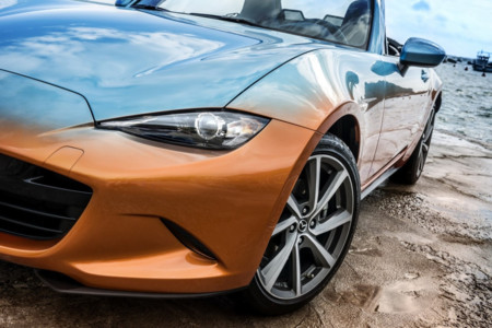 El verano busca un descapotable y ha encontrado un Miata, así es el Mazda MX-5 Levanto