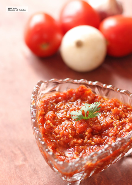 Salsa de chipotle y ajonjolí. Receta mexicana