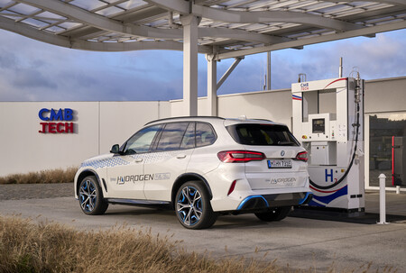 BMW iX5 Hydrogen 2023