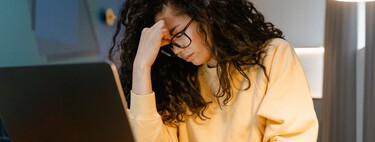 La gran mayoría de las madres gen Z se plantean dejar el trabajo para cuidar de sus hijos. Es un problema grave y la culpa es de las empresas 