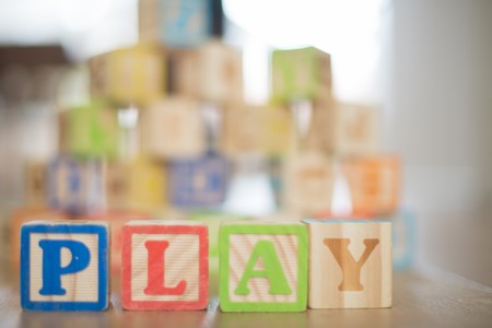 Volvamos a lo básico: bloques, figuras y puzzles, los mejores regalos para niños recomendados por la AAP