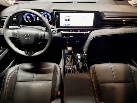Toyota Camry 2025