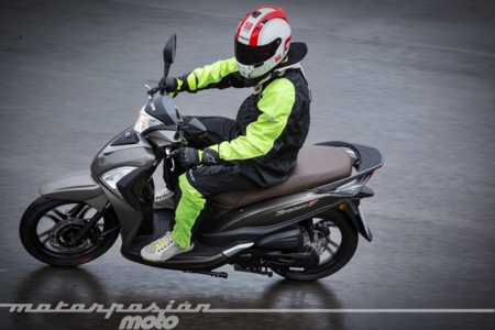 Motorpasión a dos ruedas: prueba de la SYM Symphony ST 125 y la operación de Dani Pedrosa