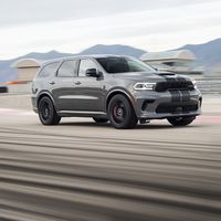 El Dodge Durango SRT Hellcat es un enorme SUV de siete plazas, 720 CV y capaz de remolcar casi 4.000 kg, por 80.995 dólares