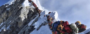 O Monte Everest está derretendo mais rápido do que nunca e 6 mil litros de urina por dia estão acelerando esse processo 