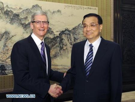 Tim Cook se entrevista con el viceprimer ministro de comercio chino Li Keqiang